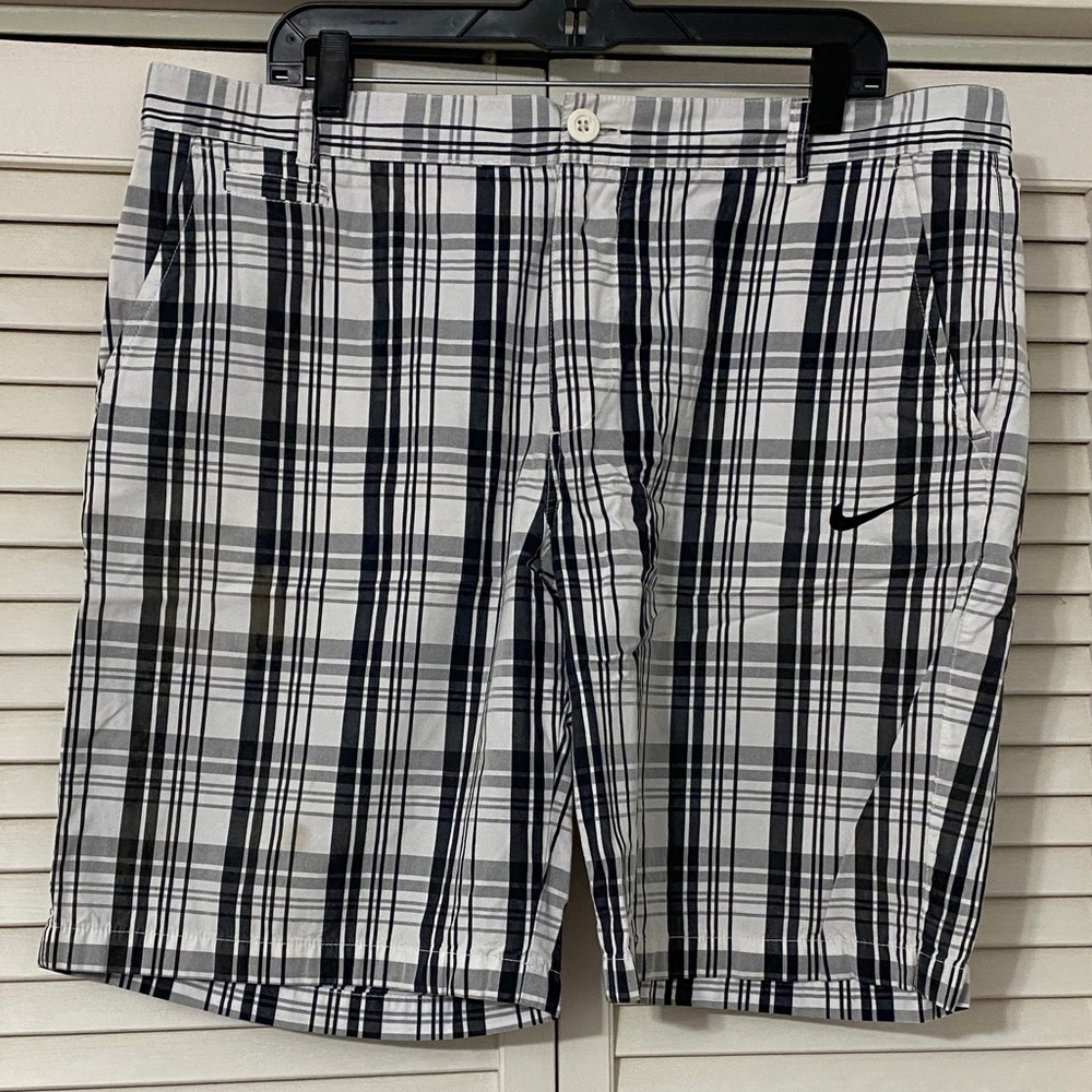 Nike Men's Plaid Flat Front Shorts - Black and White